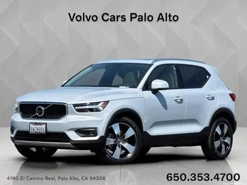 2021 Volvo XC40 Momentum AWD photo