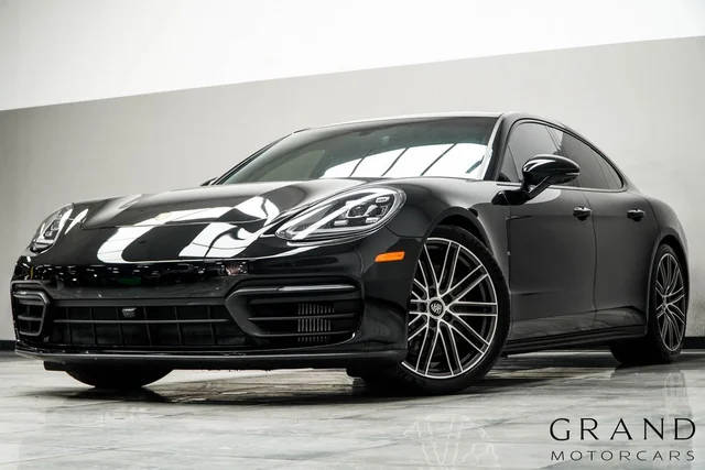 2021 Porsche Panamera  RWD photo
