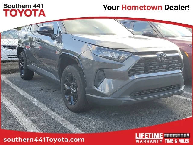 2021 Toyota RAV4 LE FWD photo