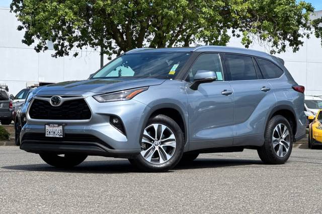2021 Toyota Highlander XLE FWD photo