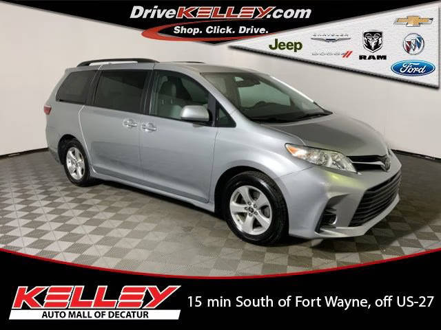 2019 Toyota Sienna LE FWD photo