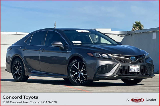 2021 Toyota Camry Hybrid SE FWD photo