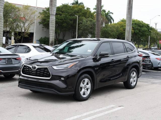 2021 Toyota Highlander LE FWD photo