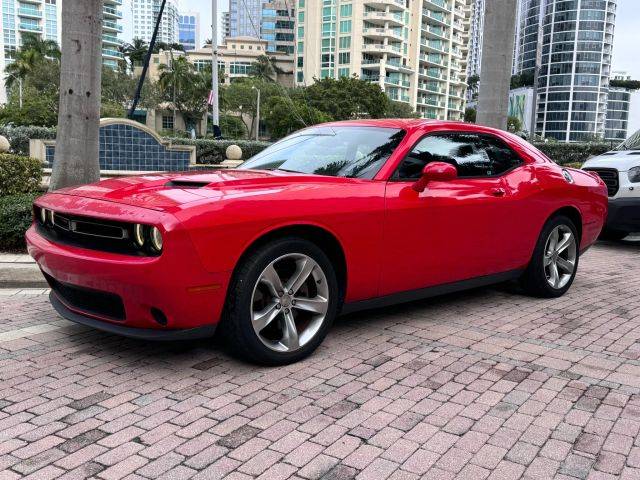 2015 Dodge Challenger SXT RWD photo