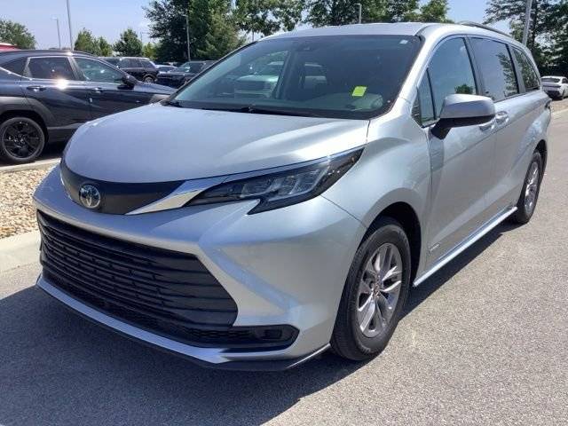 2021 Toyota Sienna LE AWD photo