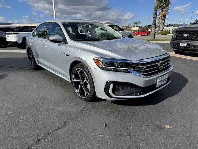 2020 Volkswagen Passat 2.0T R-Line FWD photo