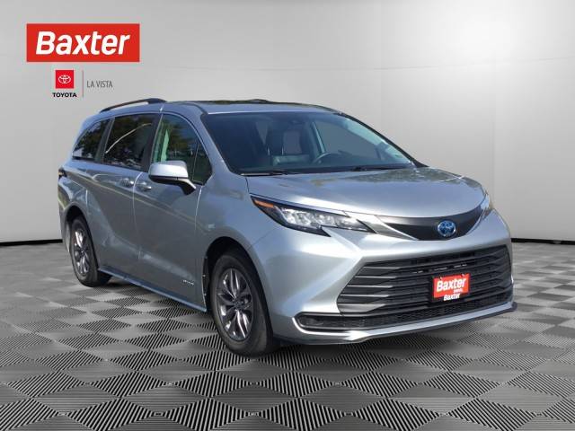 2021 Toyota Sienna LE FWD photo