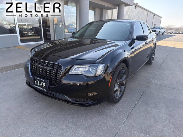 2021 Chrysler 300 Touring RWD photo