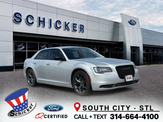 2021 Chrysler 300 Touring RWD photo