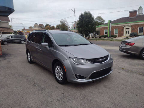 2020 Chrysler Pacifica Minivan Touring L FWD photo