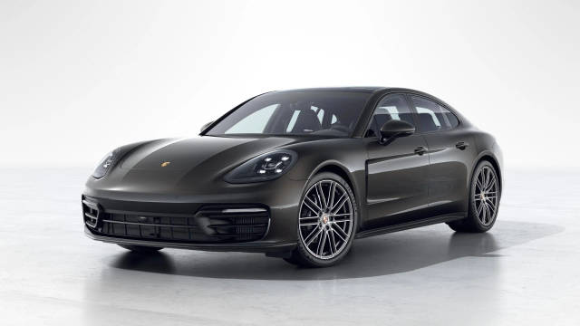 2021 Porsche Panamera  RWD photo