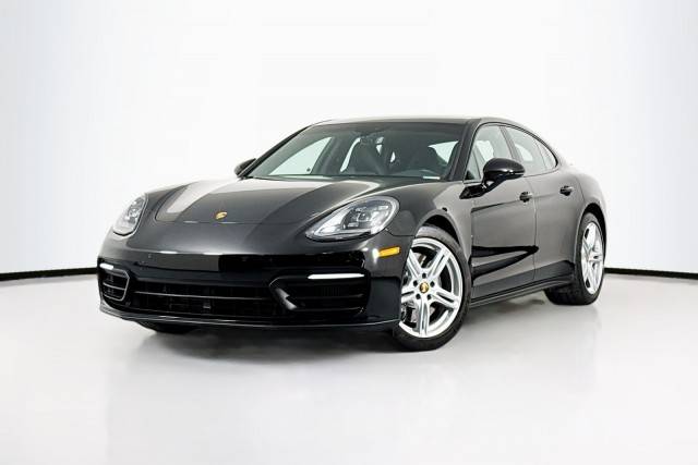 2021 Porsche Panamera  RWD photo