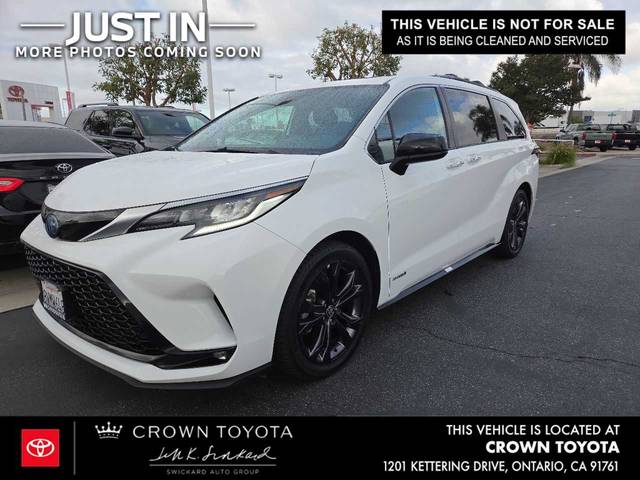 2021 Toyota Sienna XSE FWD photo