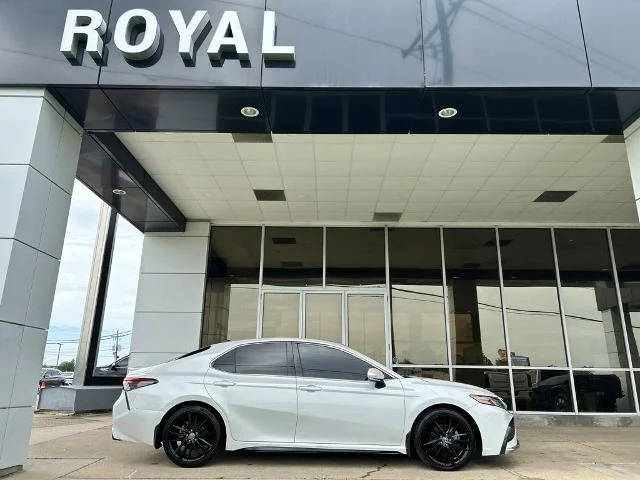 2021 Toyota Camry XSE FWD photo