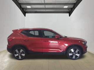 2021 Volvo XC40 Momentum AWD photo