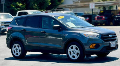2017 Ford Escape S FWD photo