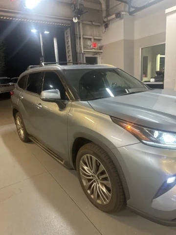 2021 Toyota Highlander Platinum FWD photo