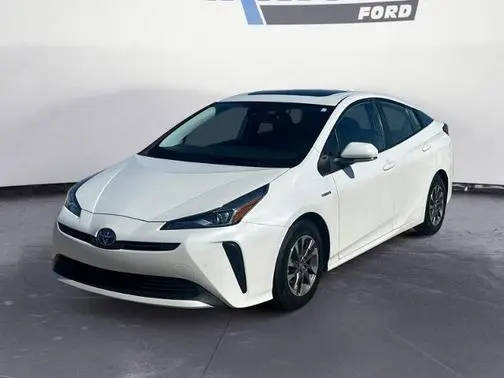 2021 Toyota Prius XLE FWD photo