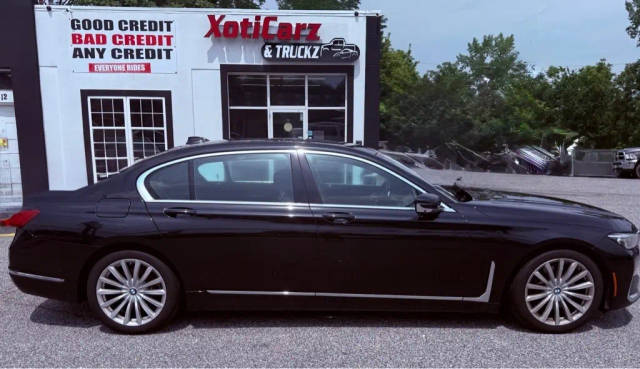 2022 BMW 7 Series 740i RWD photo