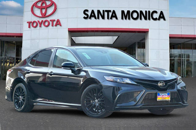 2021 Toyota Camry SE Nightshade FWD photo