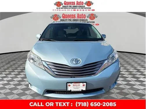 2017 Toyota Sienna XLE FWD photo