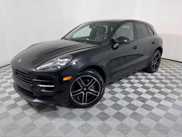 2021 Porsche Macan  AWD photo