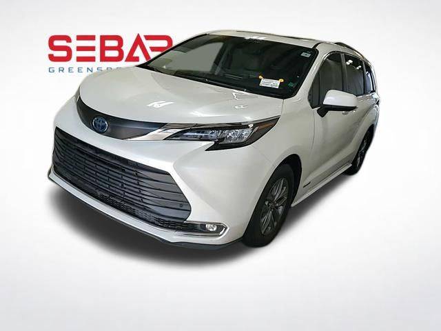 2021 Toyota Sienna XLE FWD photo