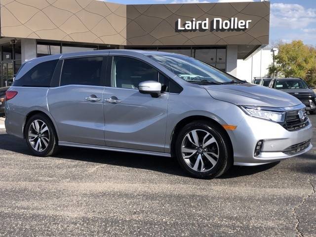 2021 Honda Odyssey Touring FWD photo