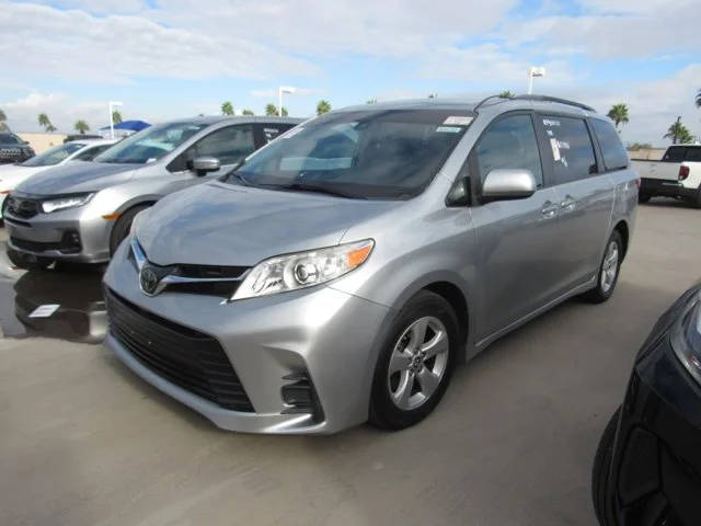 2020 Toyota Sienna LE FWD photo