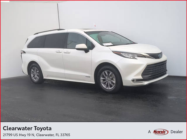 2021 Toyota Sienna XLE FWD photo