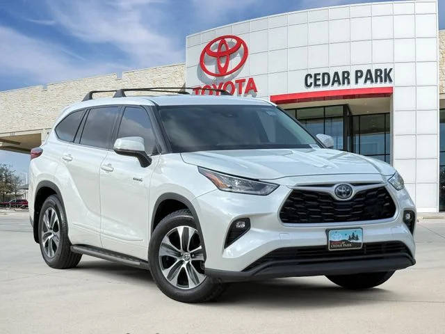 2021 Toyota Highlander Hybrid LE FWD photo