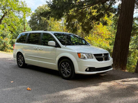 2017 Dodge Grand Caravan SXT FWD photo