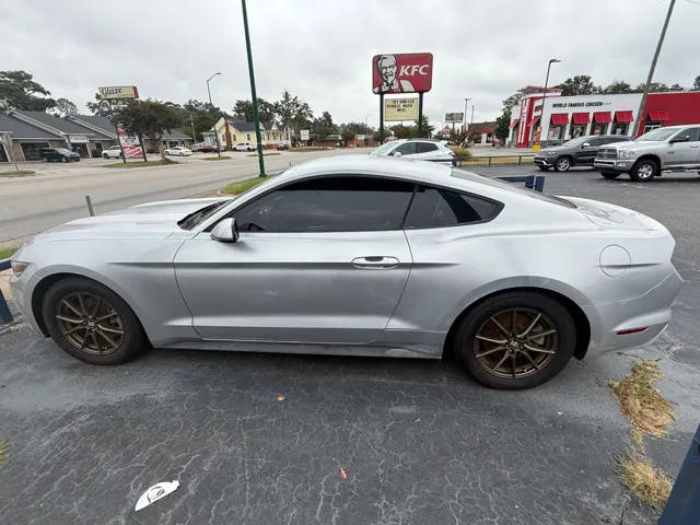 2015 Ford Mustang V6 RWD photo