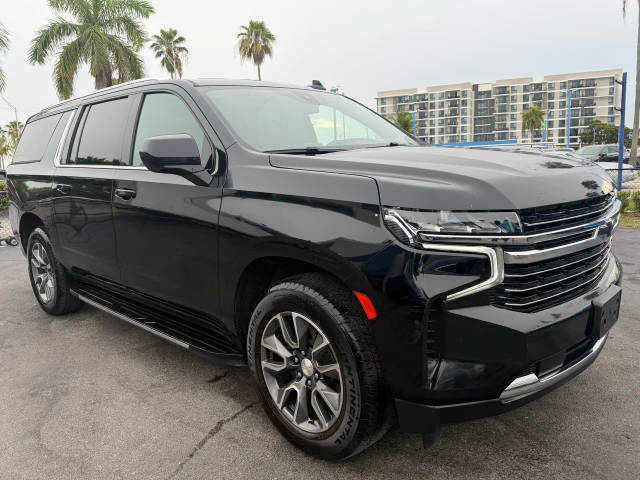 2021 Chevrolet Suburban LT 4WD photo