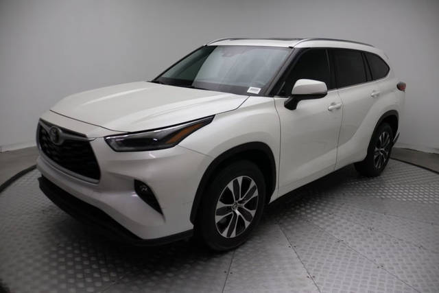 2021 Toyota Highlander XLE FWD photo
