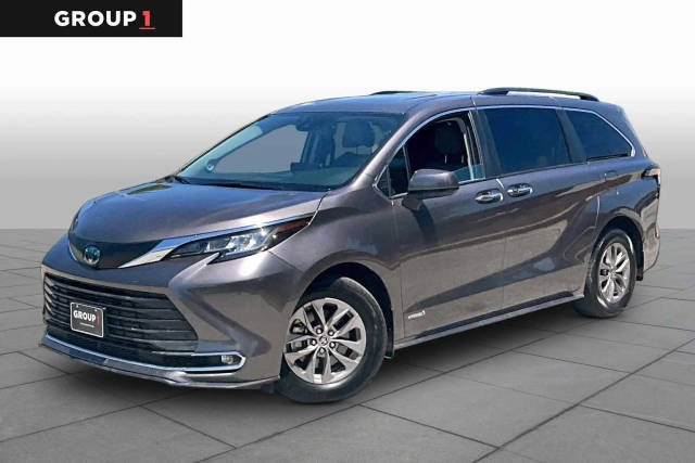 2021 Toyota Sienna XLE FWD photo