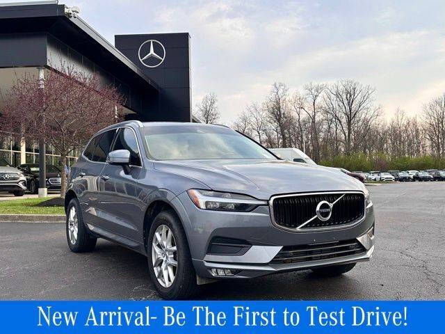 2021 Volvo XC60 Momentum AWD photo