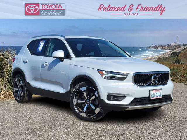 2021 Volvo XC40 Momentum AWD photo