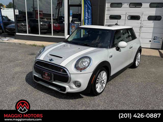 2015 MINI Hardtop 2 Door S FWD photo