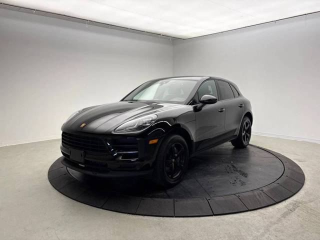 2021 Porsche Macan  AWD photo