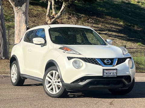2015 Nissan Juke S FWD photo
