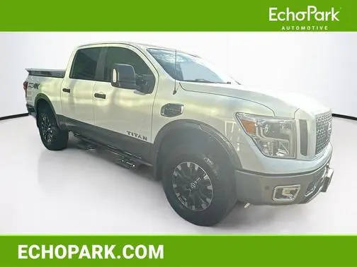 2017 Nissan Titan PRO-4X 4WD photo