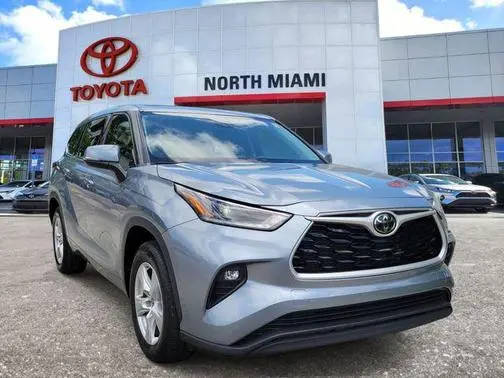 2021 Toyota Highlander LE FWD photo