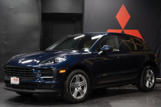 2021 Porsche Macan  AWD photo