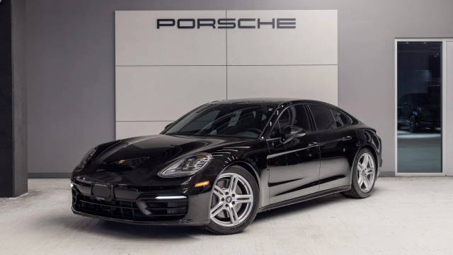 2021 Porsche Panamera  RWD photo