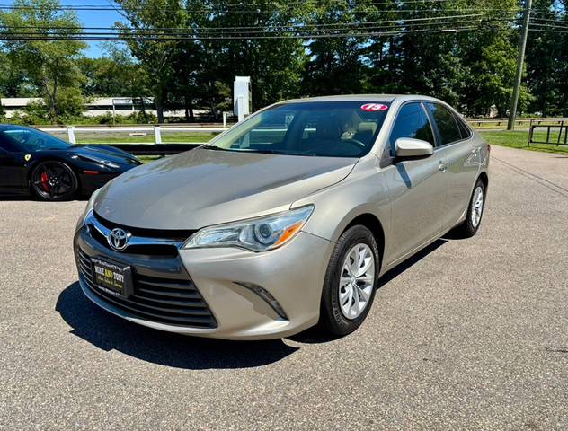 2015 Toyota Camry LE FWD photo