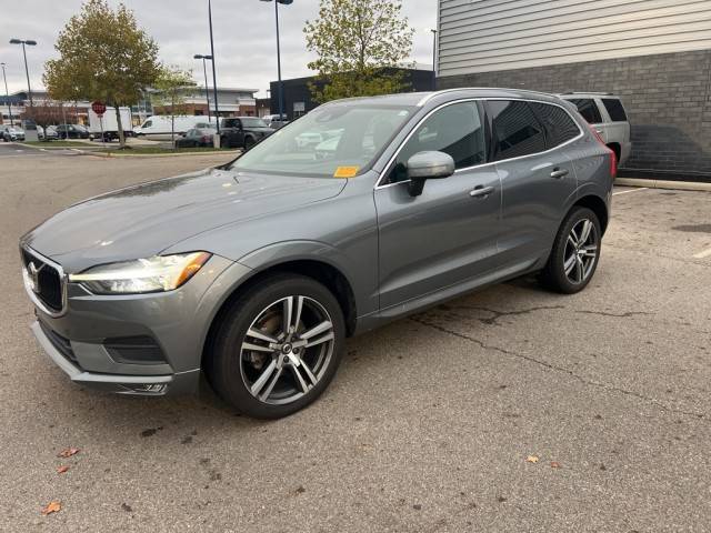 2021 Volvo XC60 Momentum AWD photo