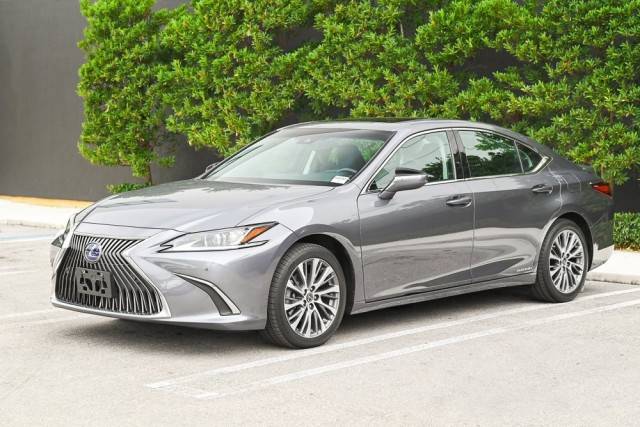 2021 Lexus ES ES 300h FWD photo
