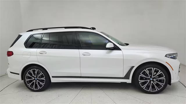 2021 BMW X7 M50i AWD photo