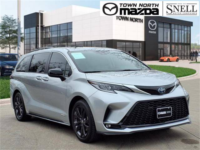 2021 Toyota Sienna XSE FWD photo